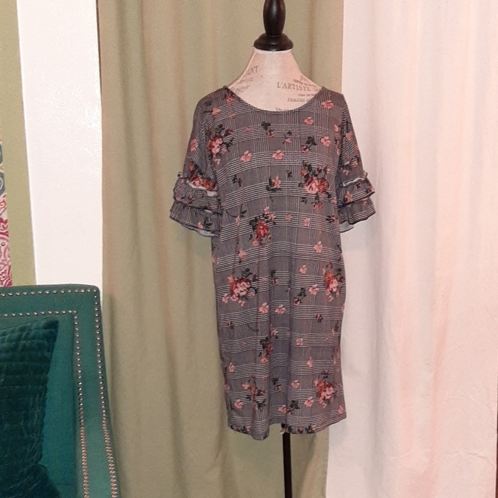 NWT love @ first Sight flowered T-shirt dress